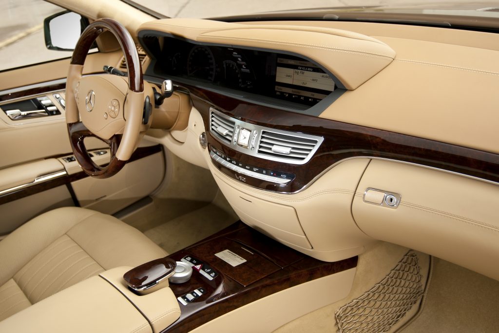 Аренда Mercedes W221 с Водителем