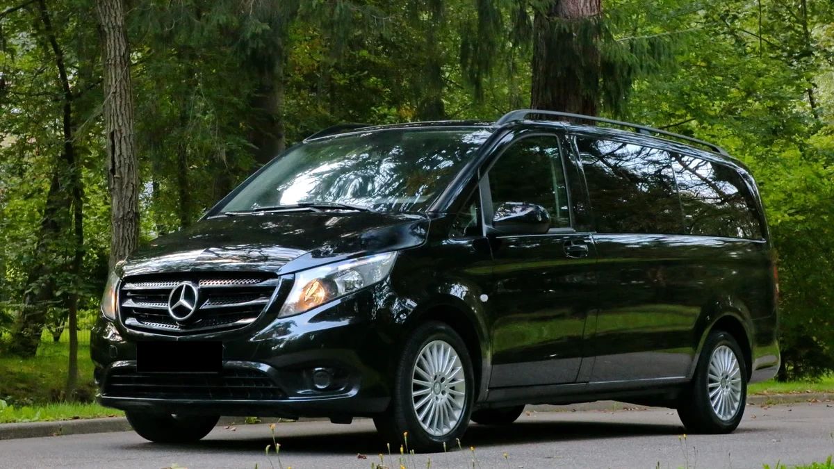 Mercedes VITO 2015 Black Long 8+1
